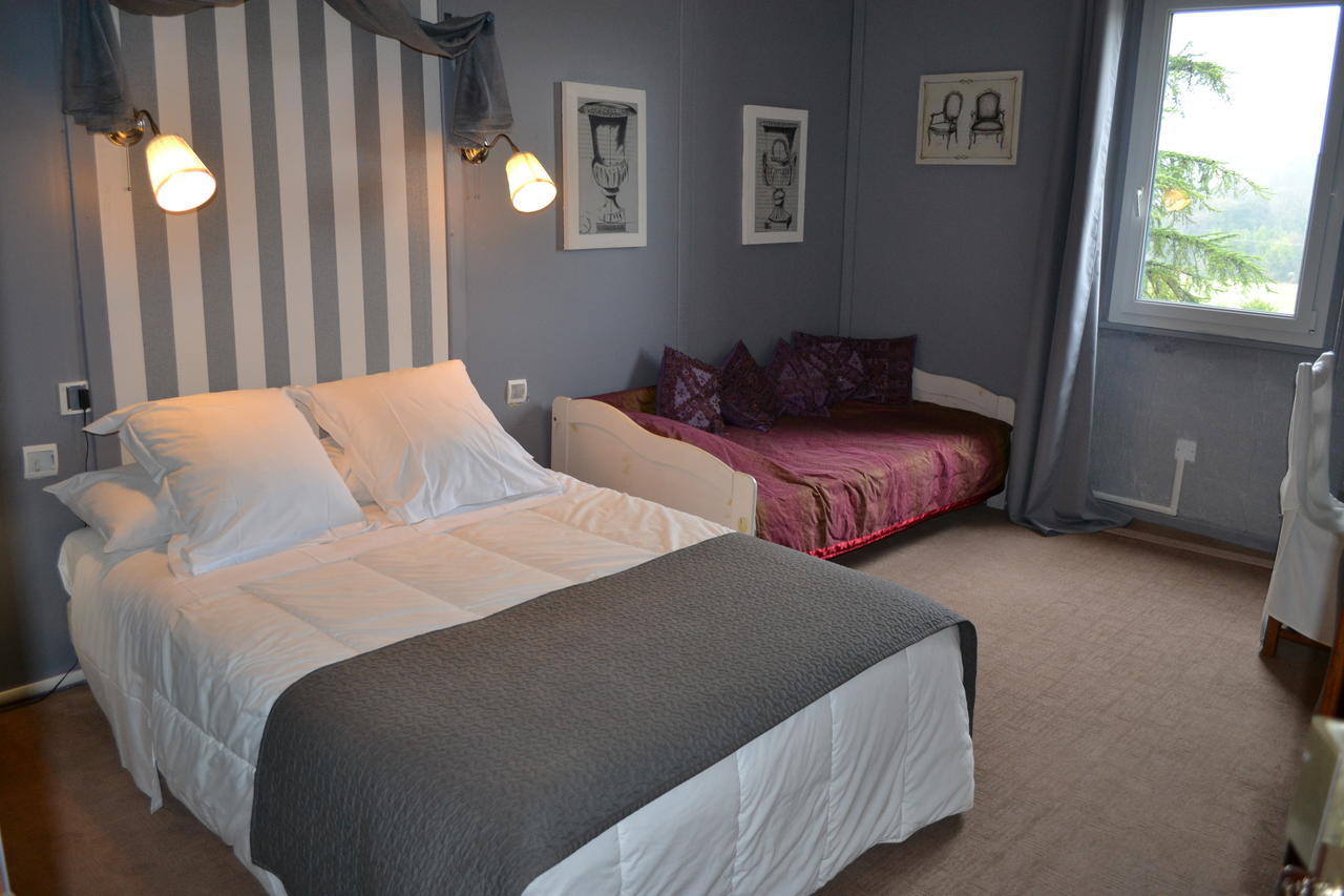 Отель Logis Le Relais Sarrasin Vezenobres Номер фото
